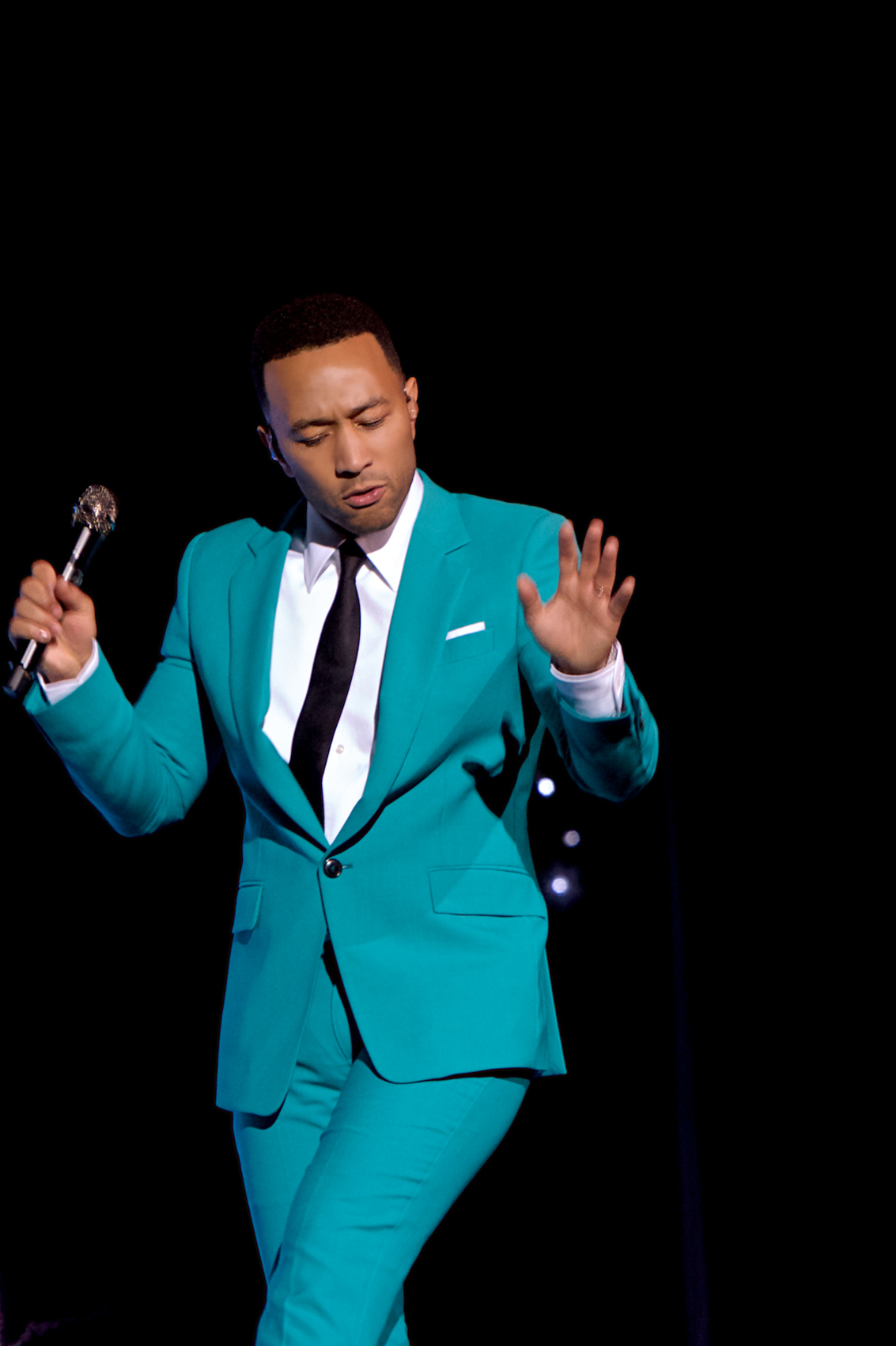 John Legend
A Legendary Christmas Tour
The Met
Philadelphia, Pa
December 4, 2018

DerekBrad.com
